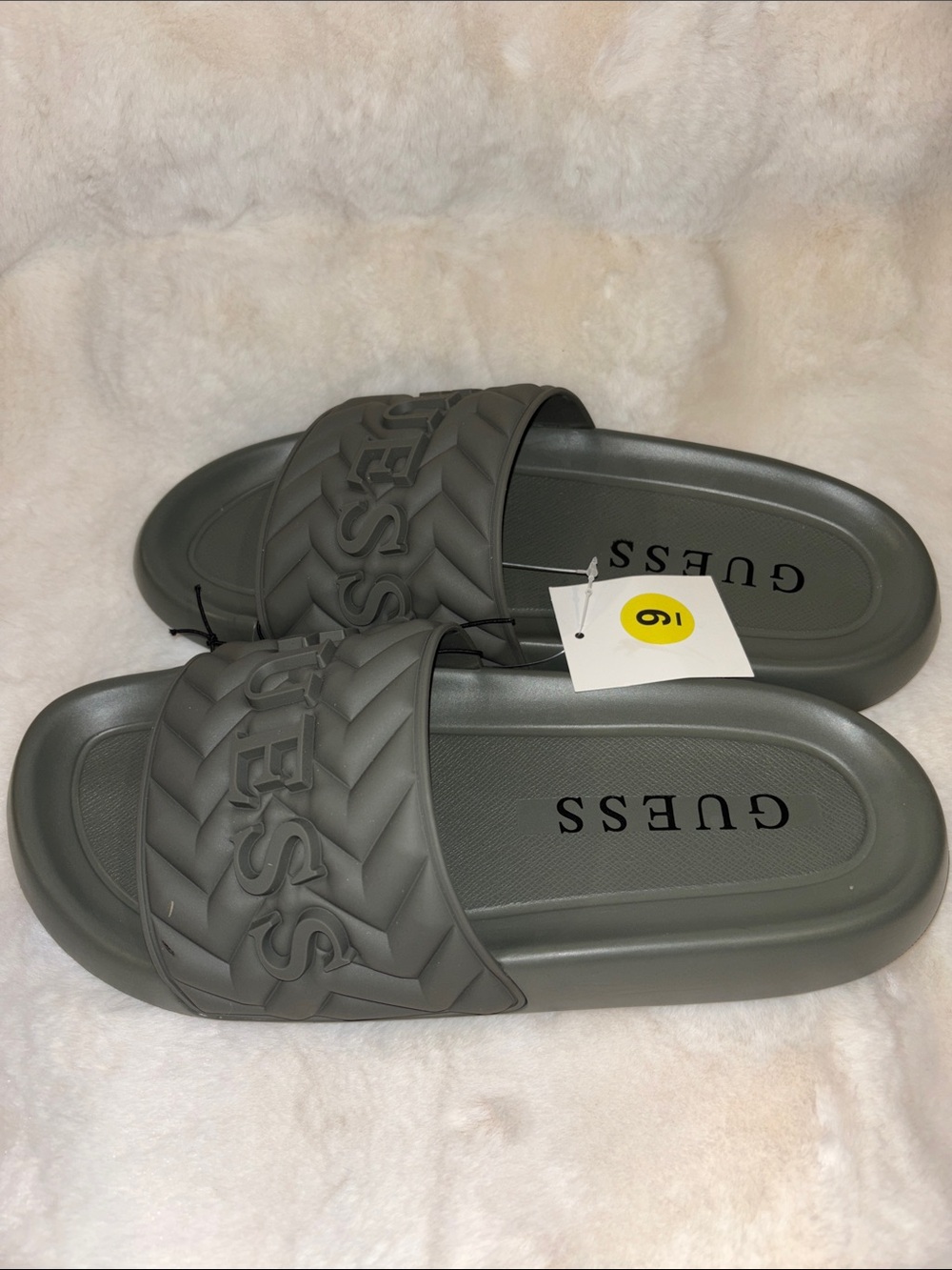 Original Guess Sandals - Style and Comfort in Olive Green